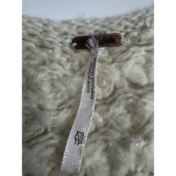 Free People Cream Crochet Knit Scoop Neck Wool Blend Oversized Sweater XS - Picture 2 of 6